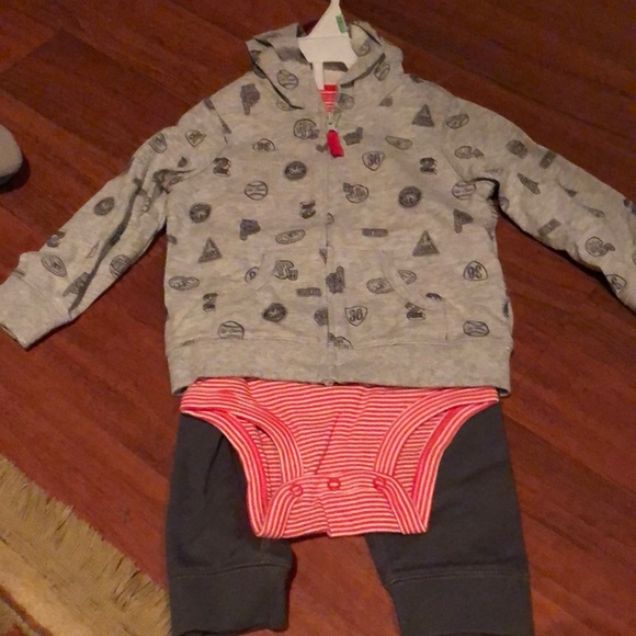 Carters outfit 18 months - Picture 1 of 2
